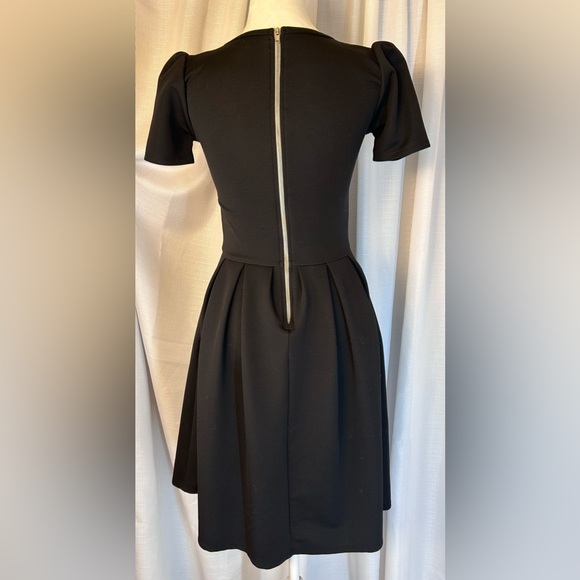 LULAROE Amelia Dress Fit and Flare Solid Black with POCKETS Size XS c25 - Picture 4 of 8